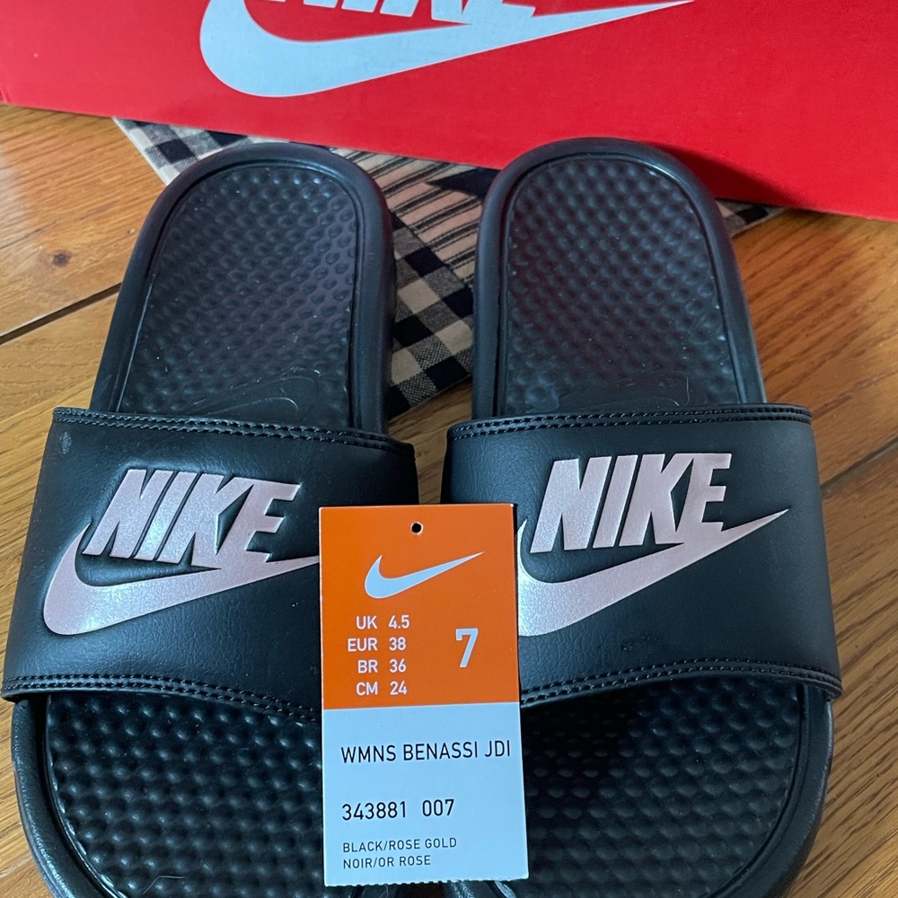 NWT Nike Black and Rose Gold Sandals